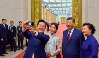 Güney Kore Devlet Başkanı Lee ile Çin Devlet Başkanı Şi selfie çekildi