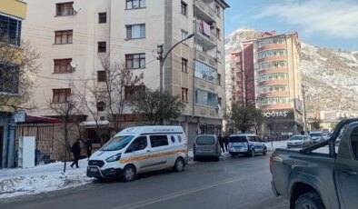 Haber alınamayan akademisyen evinde ölü bulundu!