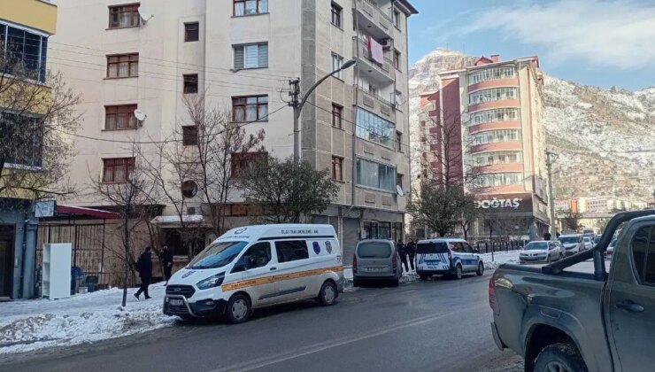 Haber alınamayan akademisyen evinde ölü bulundu!