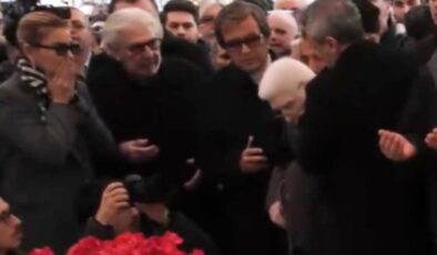 Haldun Dormen’e veda… Usta sanatçı İzzet Günay, cenazede fenalaştı!