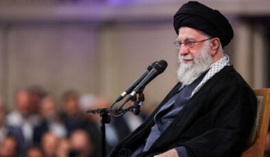 Hamaney: ABD Başkanı’nı memnun etmek için ülkenin kamu mallarını tahrip ettiler