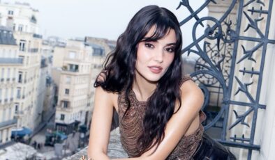 Hande Erçel, Paris Moda Haftası’nda! Çizmeleri gündem oldu