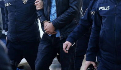 Hapis cezasıyla aranırken ‘bulabiliyorsanız bulun’ deyip polise hakaret eden şüpheli adliyede