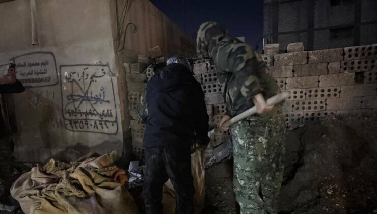 Haseke’de YPG’li teröristler hendek kazıyor