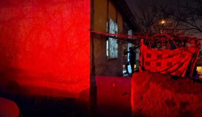 Hastanede 2 günlük bebeklerinin acı haberini aldılar