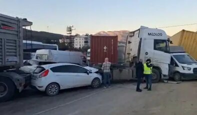 Hatay’da 11 araçlı zincirleme kaza: Çok sayıda yaralı var!