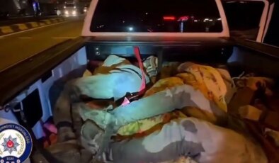 Hatay’da araçlardan 8 kaçak göçmen bulundu: 2 organizatör tutuklandı!