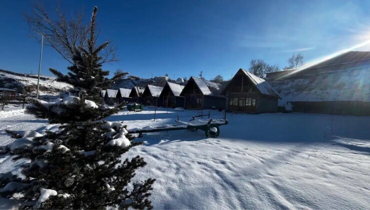 Hava sıcaklığı eksi 24,8’e düştü: Dev sarkıtlar oluştu!