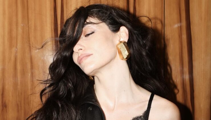 Hazar Ergüçlü’den minili pozlar: Bye bye temiz kız