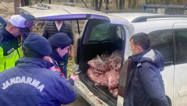 Hepsini yurttaşlara yedireceklerdi: Jandarma 450 kilo ‘bozuk eti’ yakaladı!