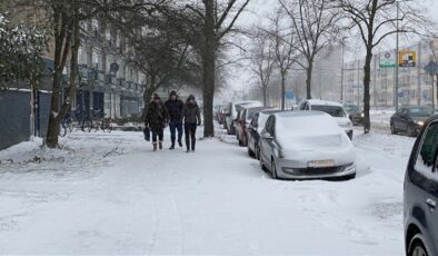 Hollanda kara teslim: Bin 50 uçuş iptal edildi