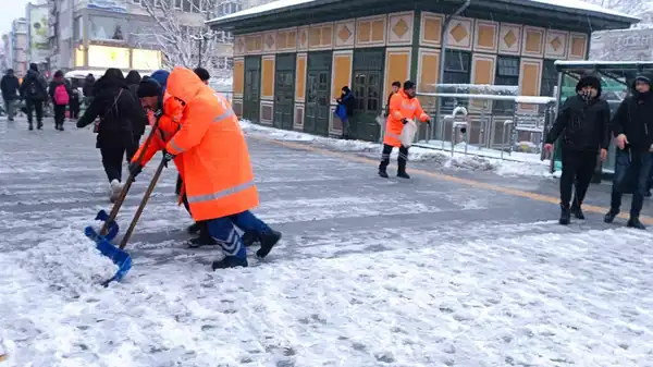 İBB: 11 bin personel, 3 bin 492 araç sahada alarmda, 378 ihbar ulaştı, 630 evsiz misafir ediliyor