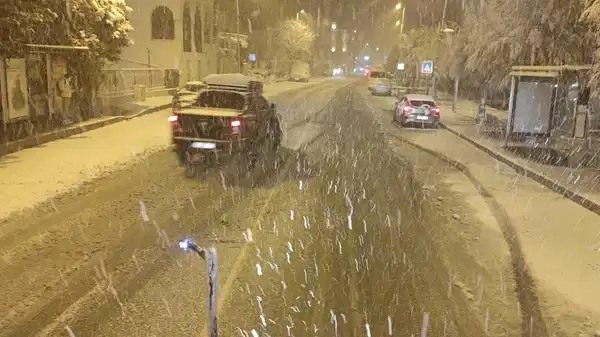 İBB’den yeni yılda kar seferberliği: 3 bin 834 personel, bin 355 araçla mücadele