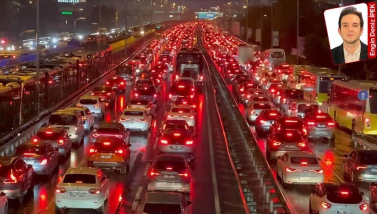 İBB’nin çözüm önerilerinin görmezden gelindiği belirtilirken herkesin aklındaki soru ise ‘suçlu kim?’: İstanbul’da trafik karıştı