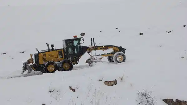 Iğdır’da yoğun kar ve tipi: 33 köy yolu ulaşıma kapalı