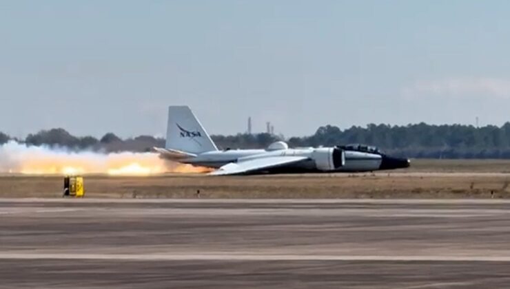İniş takımları açılmayan NASA uçağı gövde üzerine iniş yaptı