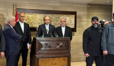 İran Dışişleri Bakanı konuştu: Protestoculara silah dağıtılıyor