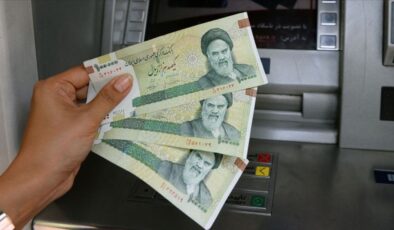 İran ekonomisinin çöküşü: İran parası değerini kaybetti