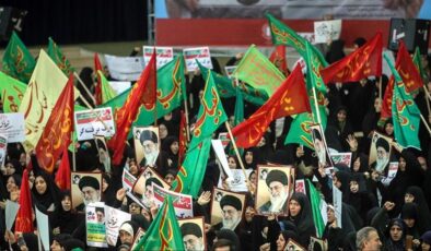 İran’da muhalif protestolardan sonra rejime destek gösterileri de yapıldı