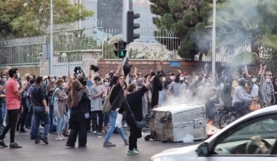 İran’da protestolar şiddetlendi: Silahlı gruplardan ‘Hamaney’e ölüm!’ sloganları