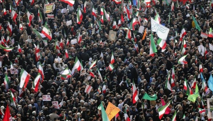 İran’daki olaylarda ölenlerin sayısı 3 bin 300’ü aştı