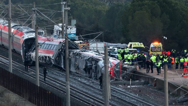 İspanya’da iki hızlı trenin karıştığı kazada ölü sayısı 40’ı buldu