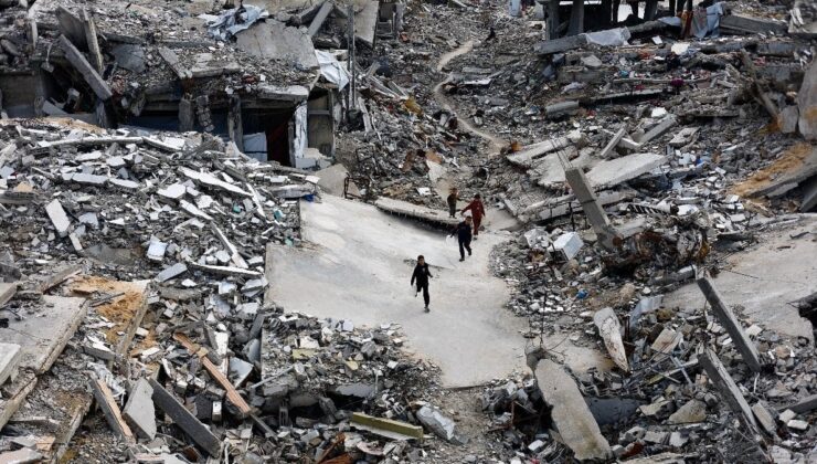 İsrail Gazze’de işgal ettiği bölgelere saldırılarını sürdürüyor