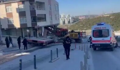 İstanbul Başakşehir’de korku dolu anlar… Vinç binaya daldı, yaralılar var!