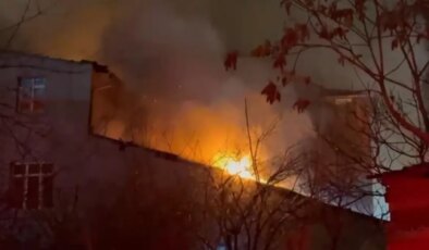 İstanbul -Ümraniye’de 3 katlı binada çıkan yangın söndürüldü