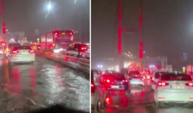 İstanbul’a yağmur fena geldi! Sürücü bile şaştı kaldı