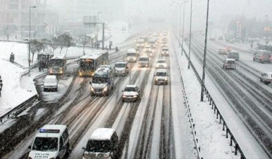 İstanbul’da alışılmadık manzara… Kar yağışı trafiği rahatlattı: Yoğunluk yüzde 42’ye düştü