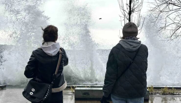 İstanbul’da dev dalgalar oluştu