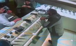 İstanbul’da film gibi olay… Sarıyer’de ‘sahte altın’ kolyeyle kuyumcuyu dolandırdı: Gerçek Kapalıçarşı’da eritilince ortaya çıktı