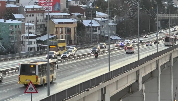 İstanbul’da Kar Yağışı Trafiği Rahatlatıyor