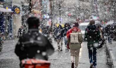 İstanbul’da kar yağışı yeniden başladı… AKOM uyardı: O ilçelerde etkili olacak!