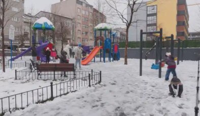İstanbul’da karın keyfini çocuklar çıkardı