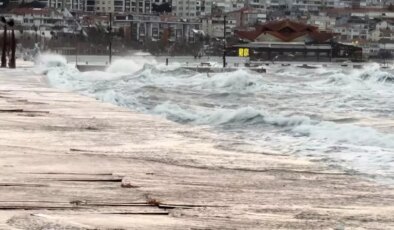 İstanbul’da lodos nedeniyle deniz seferleri iptal edildi