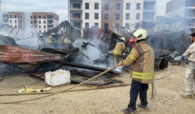 İstanbul’da toplu konut şantiyesinde yangın!