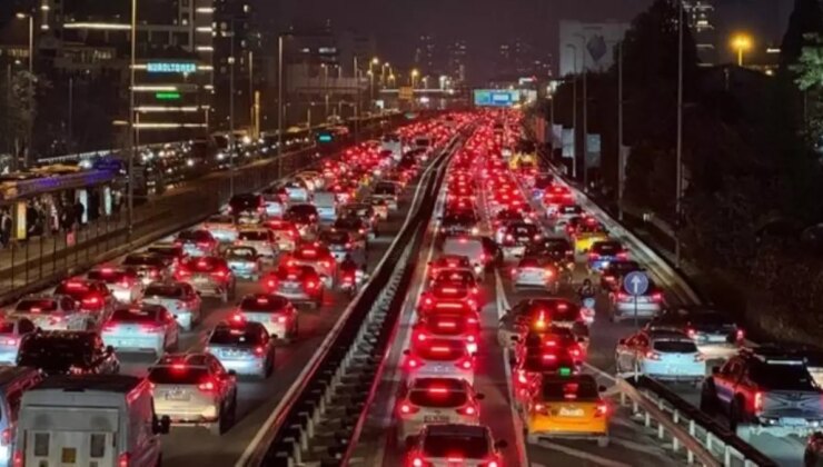 İstanbul’da trafik var mı? SON DAKİKA! 12 Ocak hangi ilçelerde trafik var, hangi yollar kapalı?