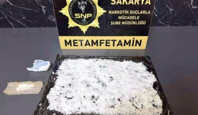 İstanbul’dan Zonguldak’a uyuşturucu sevk eden şahıslar Sakarya’da yakalandı