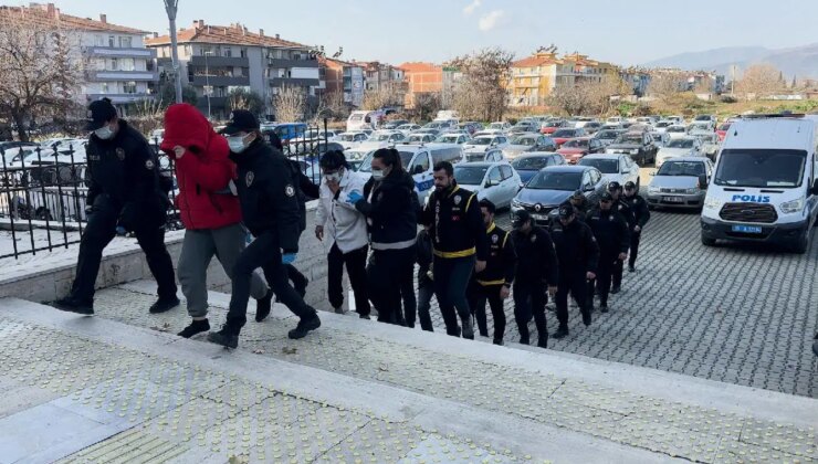 İzmir’de fuhuş operasyonu: 8 şüpheli tutuklandı!