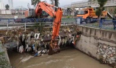 İzmir’de kuvvetli yağış alarmı: 1310 personel, 342 araç ve 200 pompa ile sahada