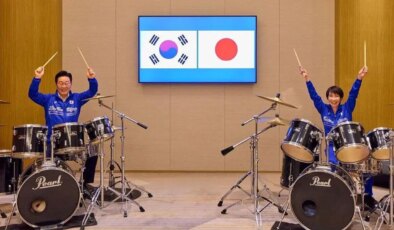 Japonya ve Güney Kore liderleri bateri çaldı