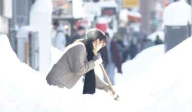 Japonya’da kar ulaşımı durdurdu: Binlerce yolcu havalimanında mahsur