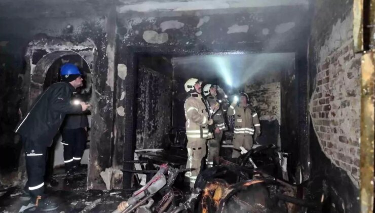 Kadıköy’de korkutan yangın: 1’i ağır 8 yaralı