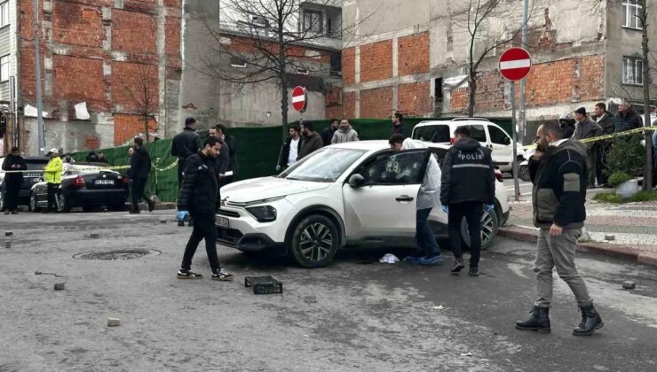 Kağıthane’de kanlı saldırı: Park halindeki araca kurşun yağdırdılar