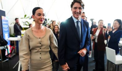 Katy Perry ile Justin Trudeau, Davos’ta el ele