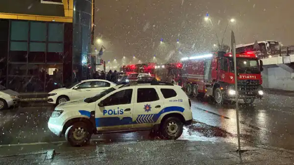 Kayseri’de 8 katlı otelde yangın paniği: Dumanlar giriş katını kapladı!