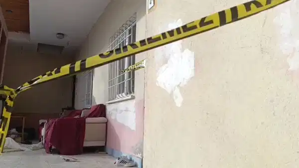 Kayseri’de erkek şiddeti: Eski nişanlısı ile 2 kızını bıçakla yaraladı!