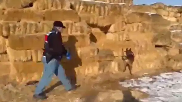 Kayseri’de operasyon… Saman balyaları arasında 1,4 kilo esrar ele geçirildi: 3 gözaltı